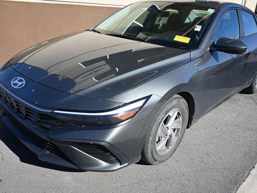 2024 Hyundai ELANTRA SE