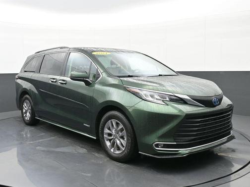 2021 Toyota Sienna XLE 8 Passenger