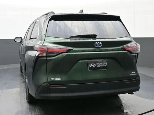 2021 Toyota Sienna XLE 8 Passenger