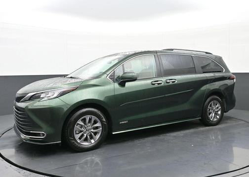 2021 Toyota Sienna XLE 8 Passenger