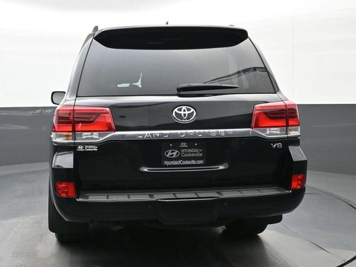 2017 Toyota Land Cruiser Base