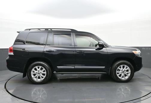 2017 Toyota Land Cruiser Base
