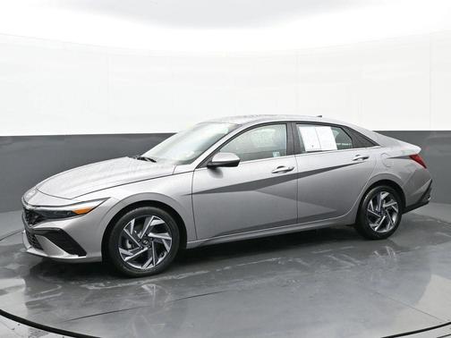 2025 Hyundai ELANTRA SEL