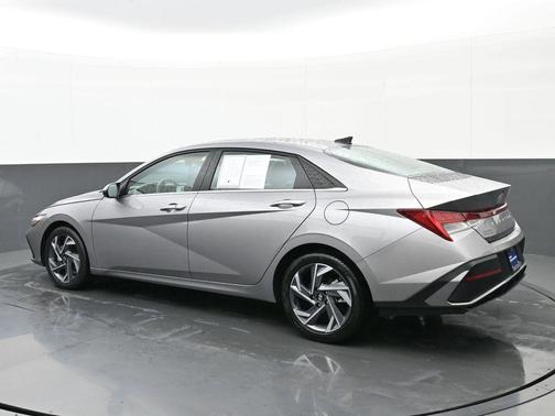 2025 Hyundai ELANTRA SEL