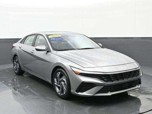 2025 Hyundai ELANTRA SEL