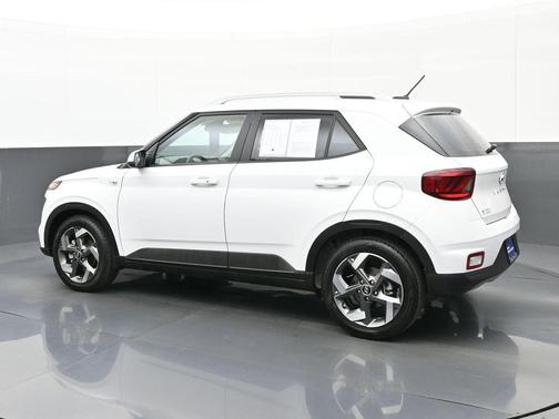 Lunar White 2024 Hyundai VENUE SEL