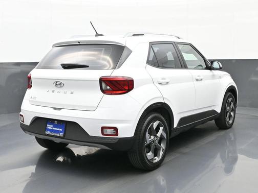 Lunar White 2024 Hyundai VENUE SEL