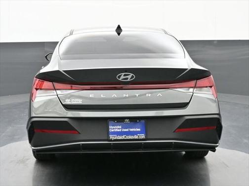 2024 Hyundai ELANTRA SE