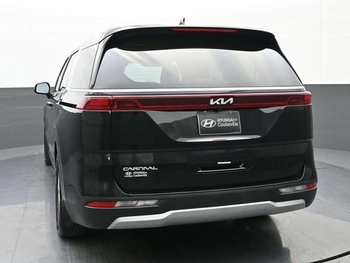 2024 Kia Carnival LX