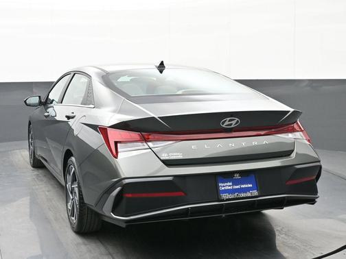 2025 Hyundai ELANTRA SEL