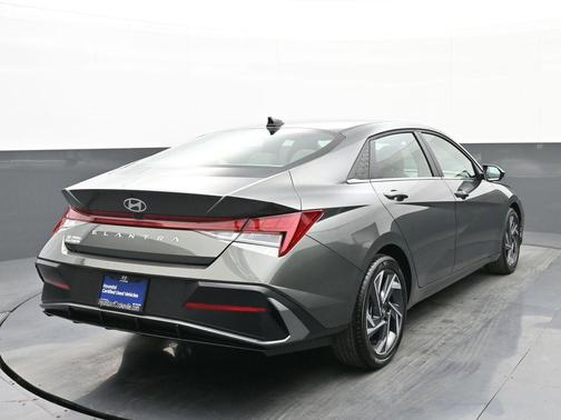 2025 Hyundai ELANTRA SEL