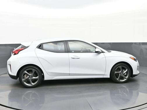 2019 Hyundai Veloster 2