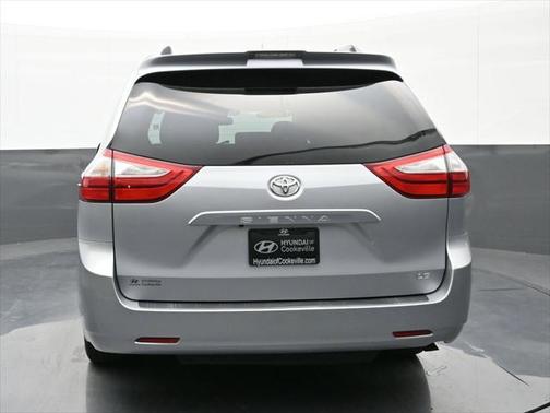 2019 Toyota Sienna LE