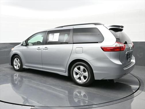 2019 Toyota Sienna LE