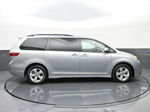 2019 Toyota Sienna LE