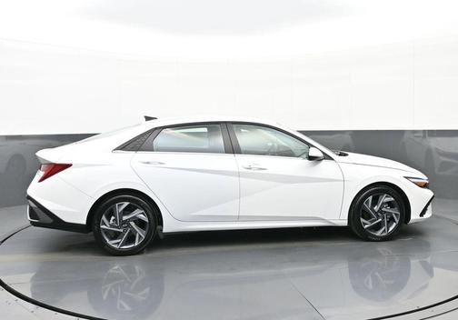 2025 Hyundai ELANTRA SEL