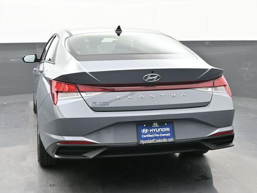 2022 Hyundai ELANTRA SE