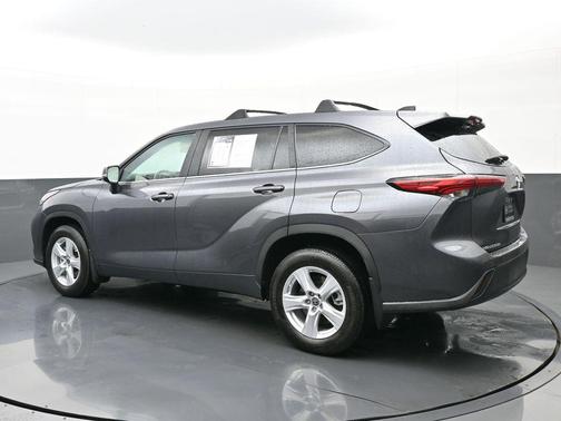 Magnetic Gray Metallic 2023 Toyota Highlander LE