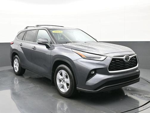 Magnetic Gray Metallic 2023 Toyota Highlander LE