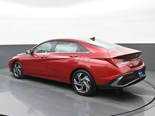 2025 Hyundai ELANTRA SEL