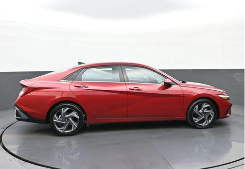 2025 Hyundai ELANTRA SEL