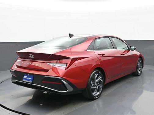 2025 Hyundai ELANTRA SEL