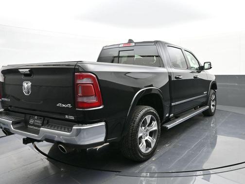 Diamond Black Crystal Pearlcoat 2022 RAM 1500 Laramie
