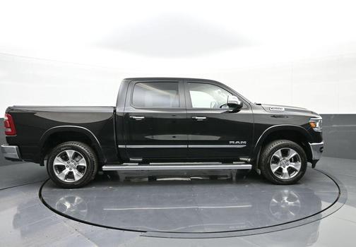 Diamond Black Crystal Pearlcoat 2022 RAM 1500 Laramie