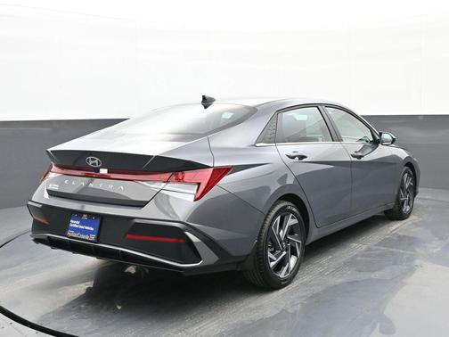 2025 Hyundai ELANTRA SEL