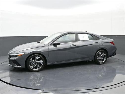 2025 Hyundai ELANTRA SEL