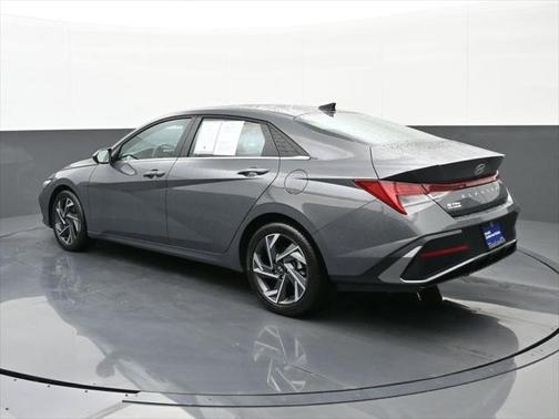 2025 Hyundai ELANTRA SEL