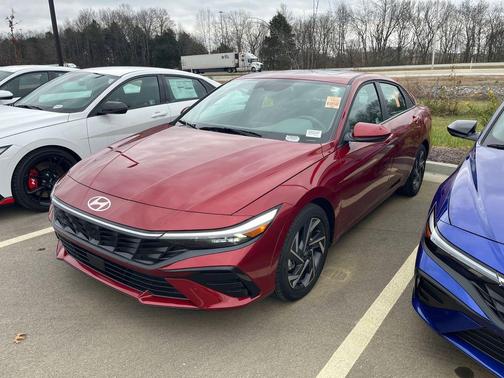 2025 Hyundai ELANTRA SEL
