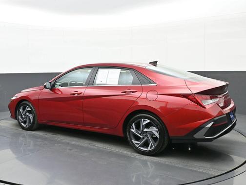 2025 Hyundai ELANTRA SEL