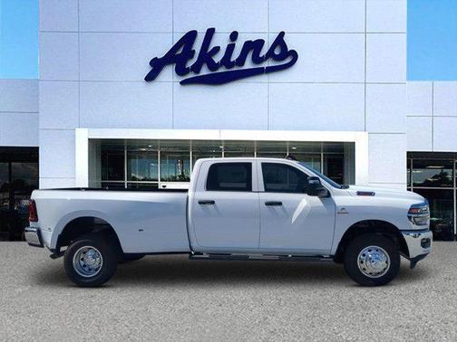 2025 RAM 3500 Tradesman Crew Cab 4x4 8' Box