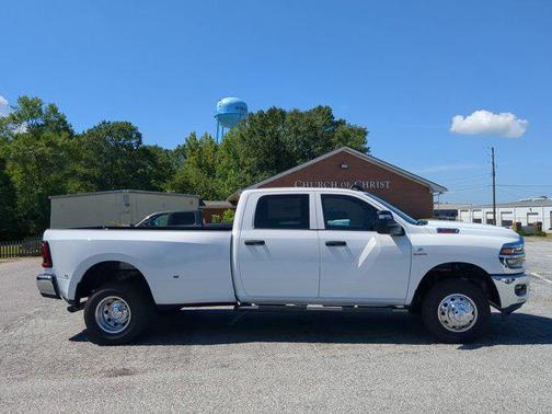 2025 RAM 3500 Tradesman Crew Cab 4x4 8' Box