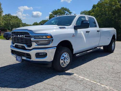 2025 RAM 3500 Tradesman Crew Cab 4x4 8' Box