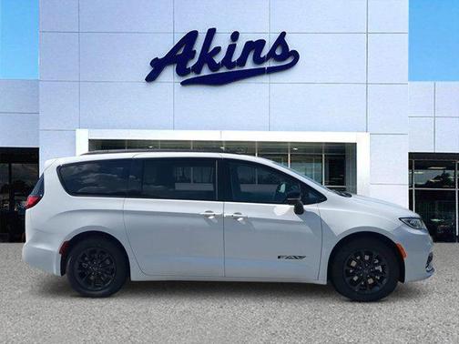 2025 Chrysler Pacifica L