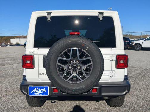 2026 Jeep Wrangler 4-Door Sahara 4x4