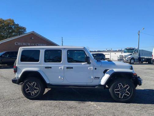 2026 Jeep Wrangler 4-Door Sahara 4x4