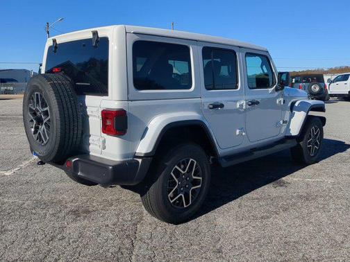 2026 Jeep Wrangler 4-Door Sahara 4x4