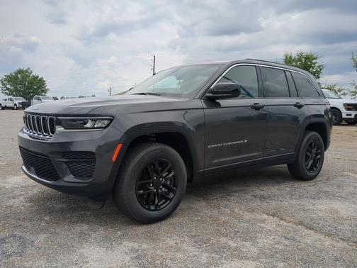 Baltic Gray Metallic Clearcoat 2026 Jeep Grand Cherokee Laredo