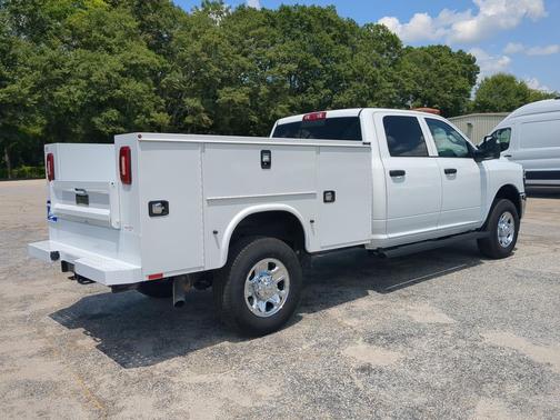 Bright White Clearcoat 2026 RAM 2500 Tradesman Crew Cab 4x4 8' Box