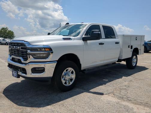 Bright White Clearcoat 2026 RAM 2500 Tradesman Crew Cab 4x4 8' Box