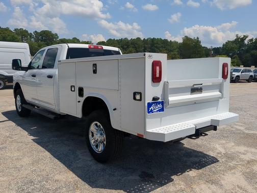 Bright White Clearcoat 2026 RAM 2500 Tradesman Crew Cab 4x4 8' Box