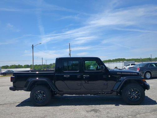 Black Clearcoat 2026 Jeep Gladiator 85th Anniversary Edition