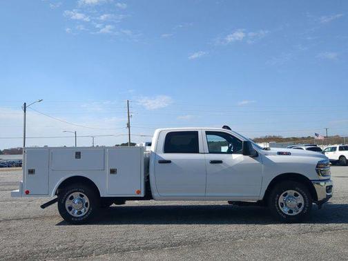 2025 RAM 2500 Tradesman Crew Cab 4x2 8' Box
