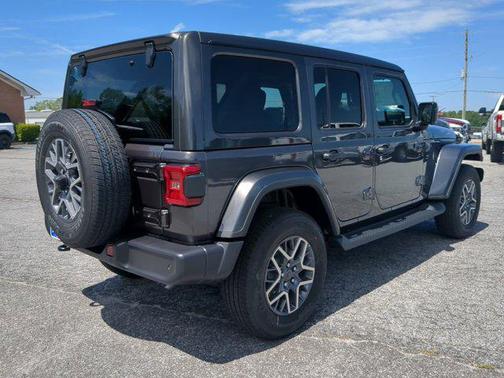 2025 Jeep Wrangler 4-Door Sahara 4x4