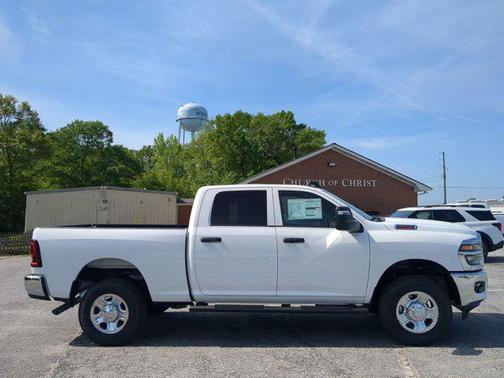 2025 RAM 2500 Tradesman Crew Cab 4x4 6'4' Box