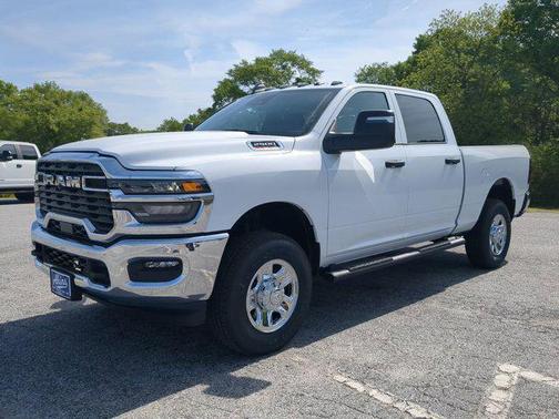 2025 RAM 2500 Tradesman Crew Cab 4x4 6'4' Box