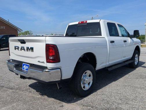 2025 RAM 2500 Tradesman Crew Cab 4x4 6'4' Box